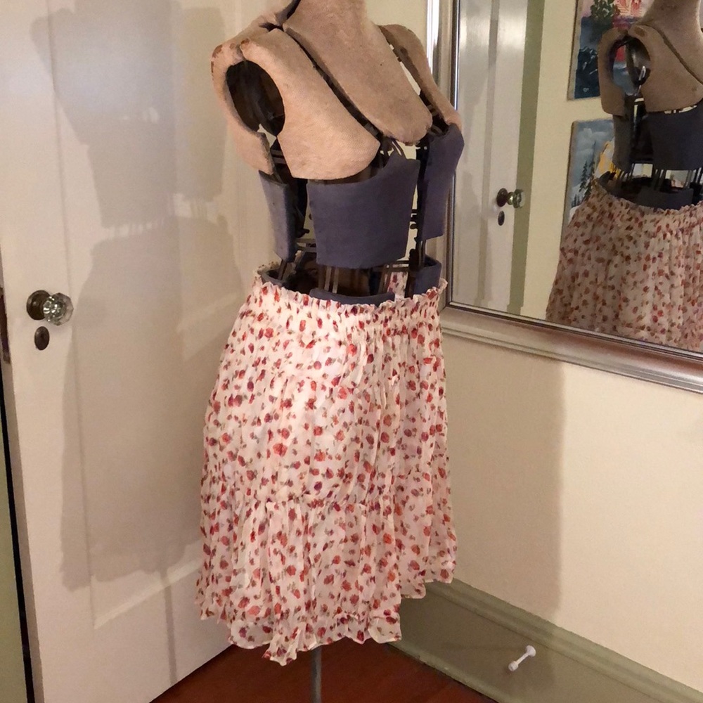 Flowery Above the knee skirt